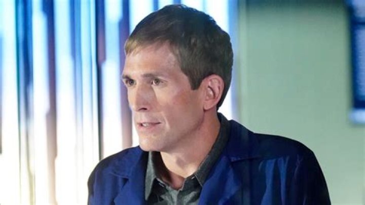 Eric Szmanda: Greg Sanders from CSI - Early Life & Career!
